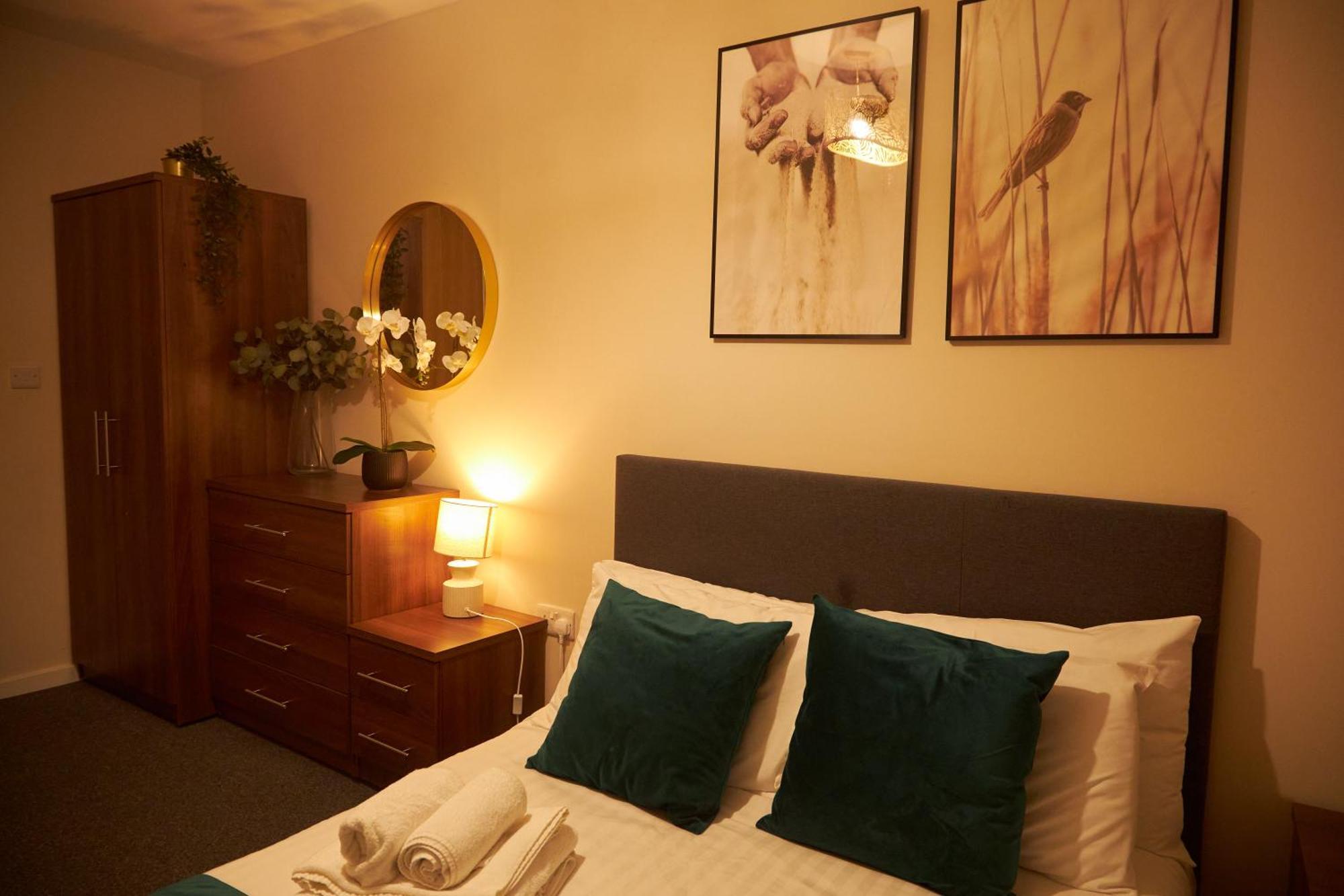 Deluxe And Cozy Two Bedroom With 1 Bathroom And Open Balcony Манчестер Экстерьер фото