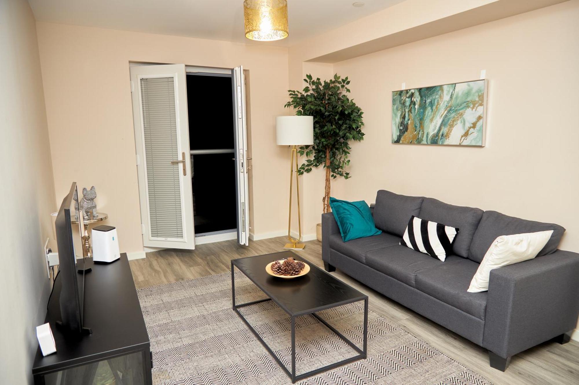 Deluxe And Cozy Two Bedroom With 1 Bathroom And Open Balcony Манчестер Экстерьер фото