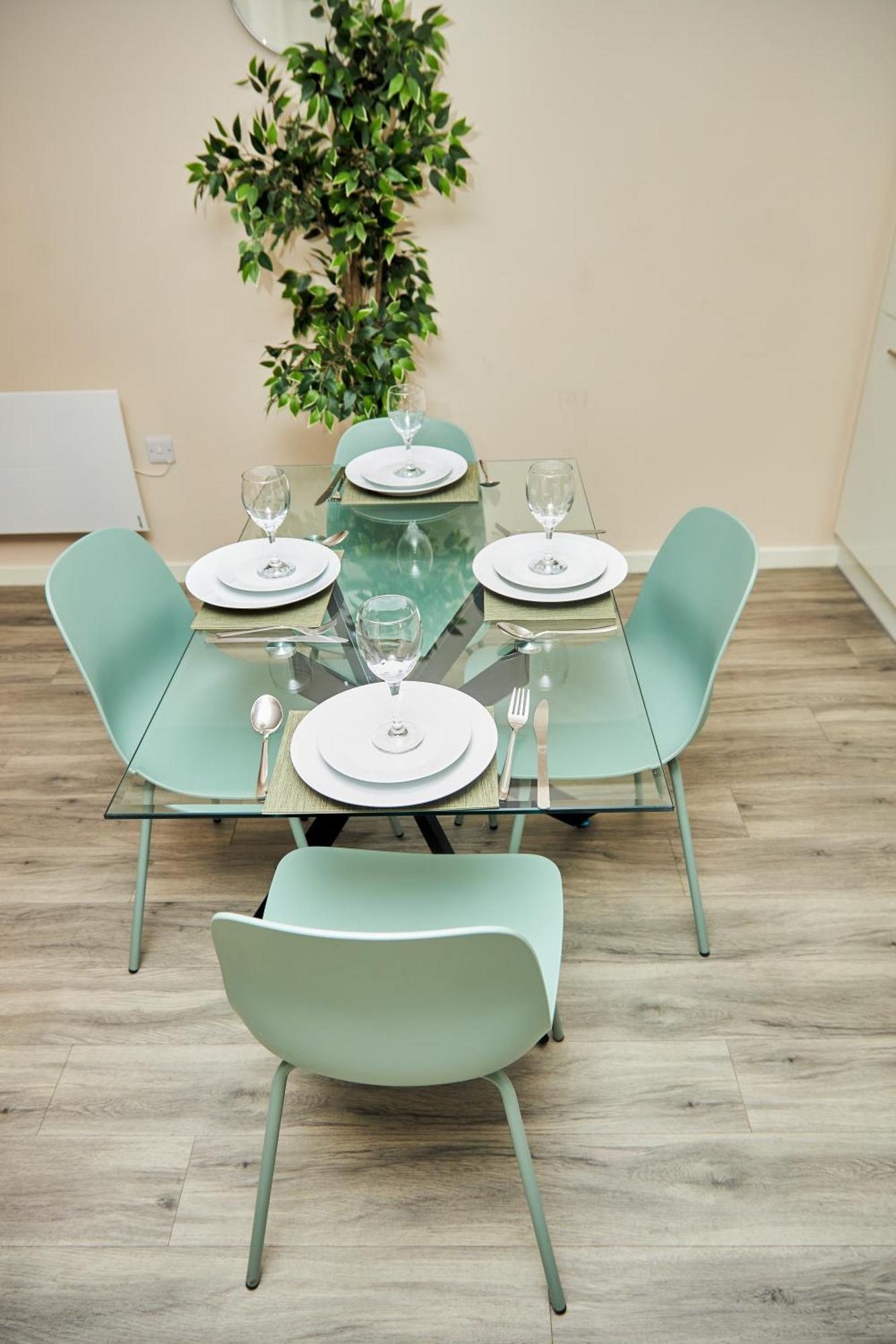 Deluxe And Cozy Two Bedroom With 1 Bathroom And Open Balcony Манчестер Экстерьер фото