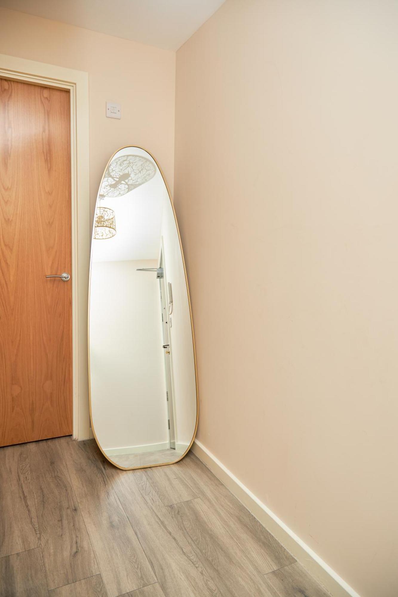 Deluxe And Cozy Two Bedroom With 1 Bathroom And Open Balcony Манчестер Экстерьер фото