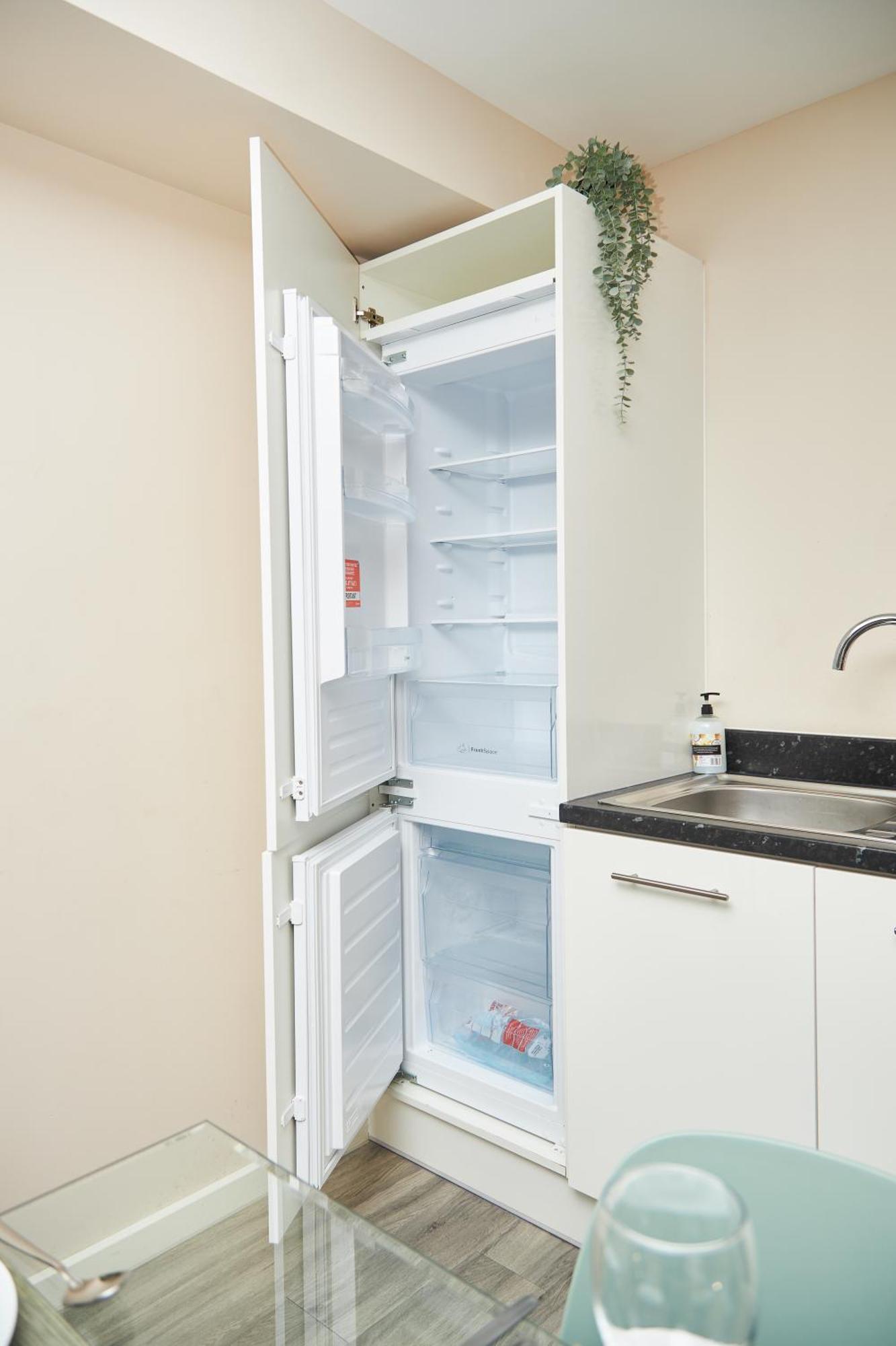 Deluxe And Cozy Two Bedroom With 1 Bathroom And Open Balcony Манчестер Экстерьер фото